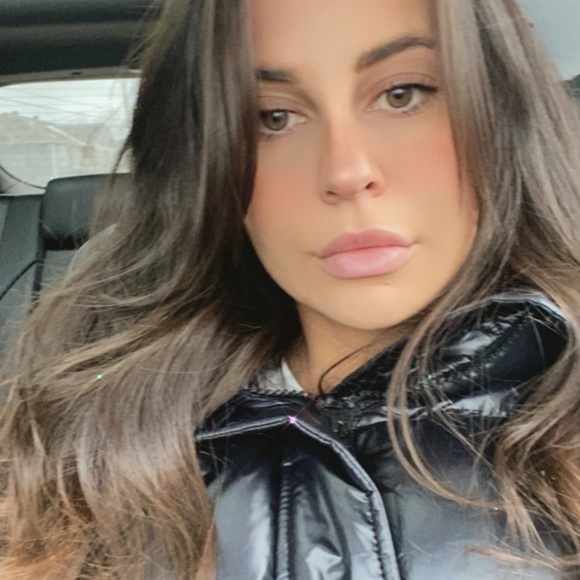 Meet your Posher, Ana - Picture 1 of 1